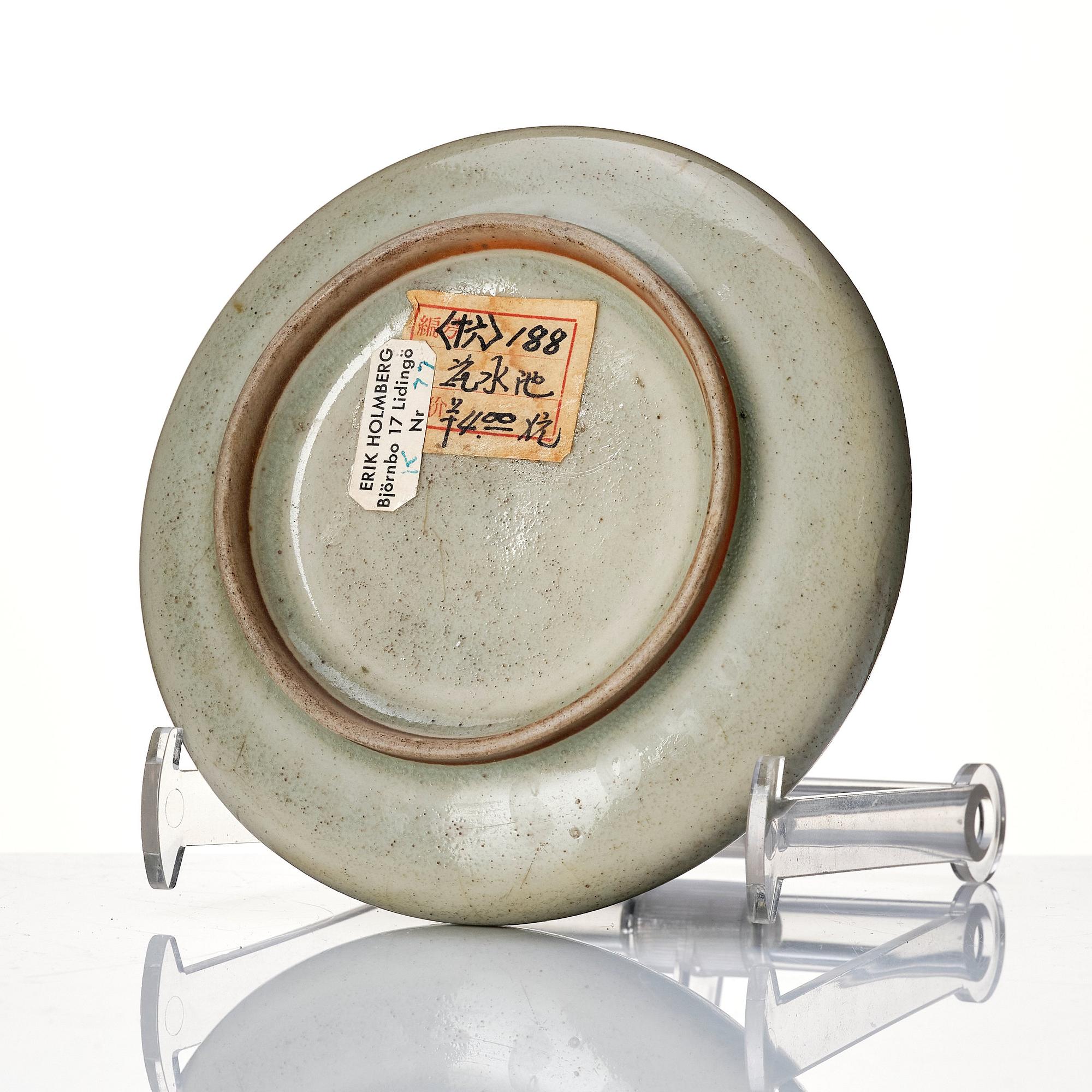 A olive green brush washer, Qing dynasty, 18th century.