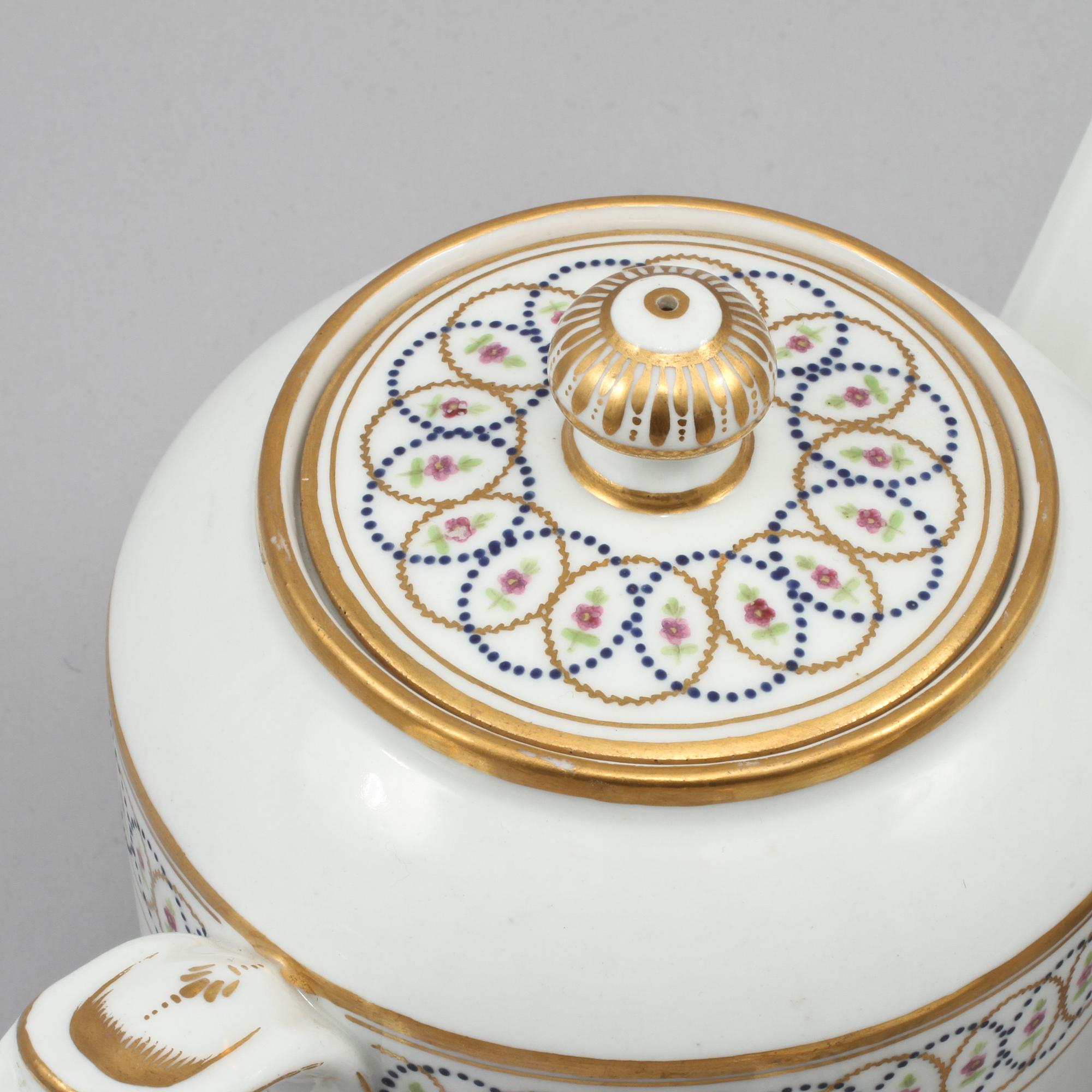 SERVISDELAR, 5 st, porslin, troligen La Courtille, Paris, empire, 1800-talets första hälft.
