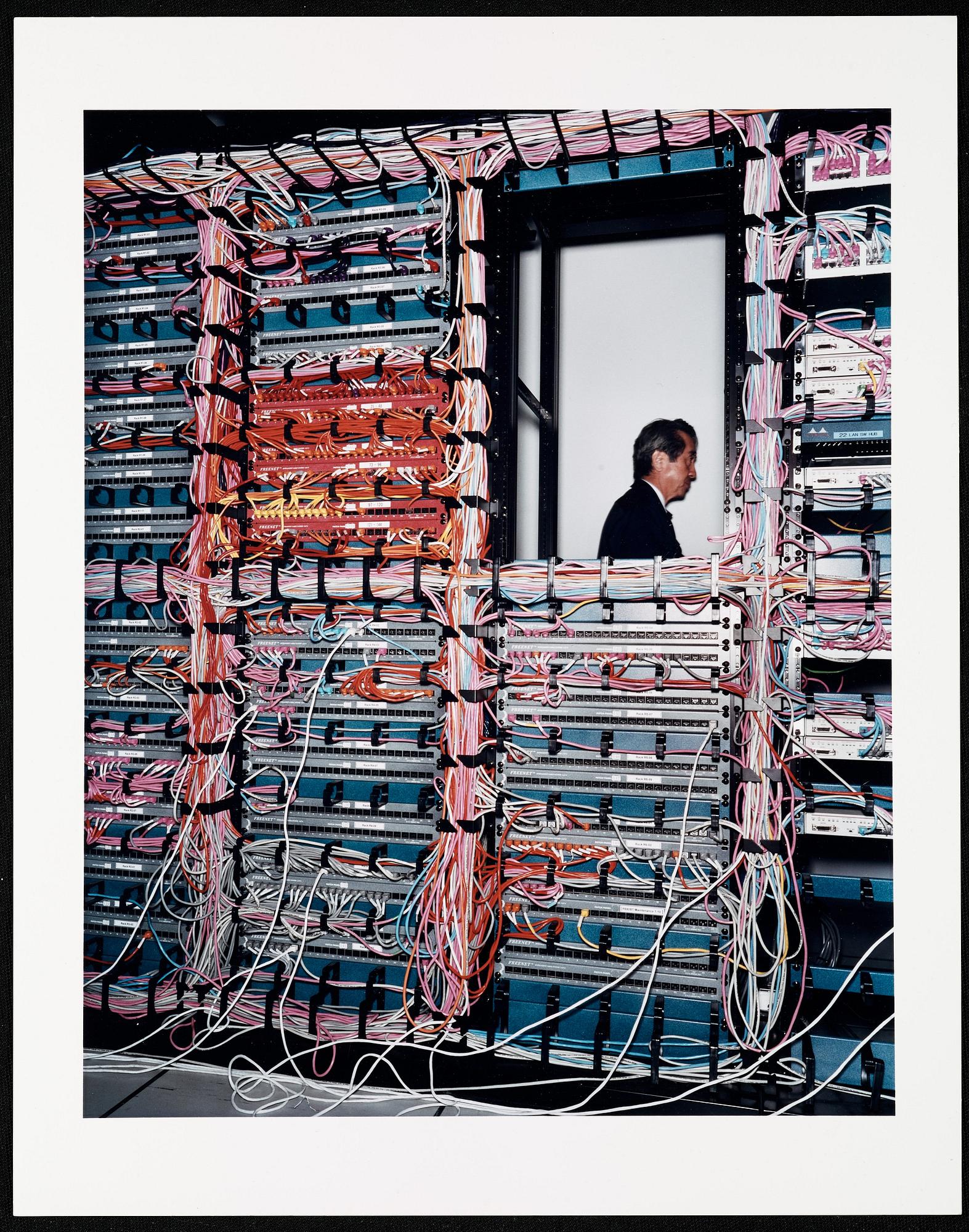 Lars Tunbjörk, "Bank, Tokyo", 1999.