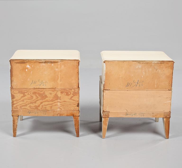 SÄNGBORD, ett par, omkring 1900-talets mitt.