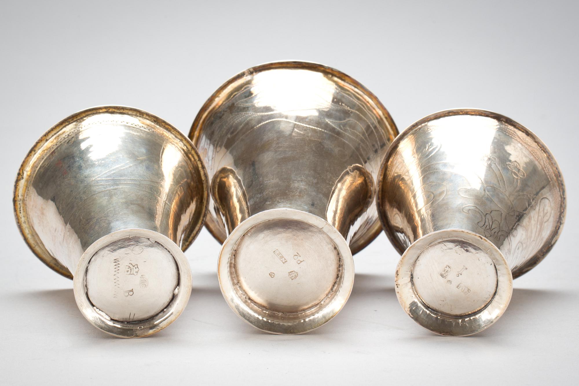 BÄGARE, 3 st. Silver. 1700-tal. Vikt tot ca 140 gram.