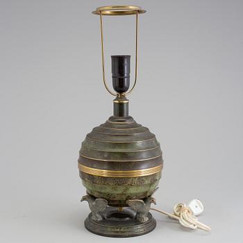 An art déco table lamp.