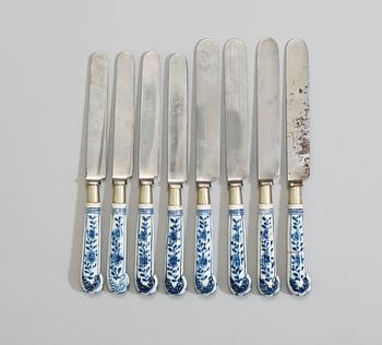 A set of eight blue and white armorial knifves, Qing dynasty, Qianlong (1736-95).