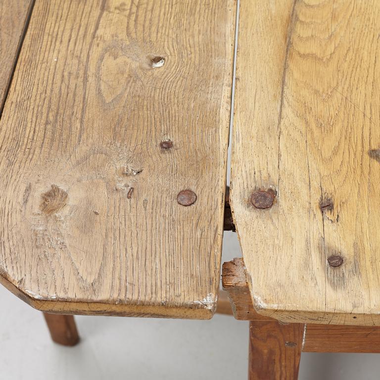 Drop-leaf table, 19th Century.