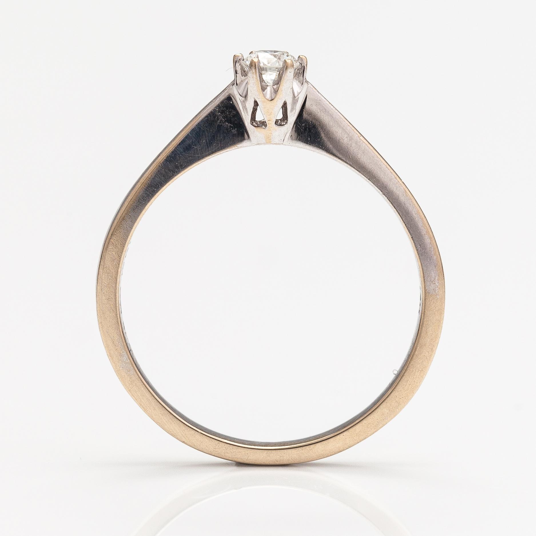 Ring, 18K vitguld, diamant ca 0.15 ct enligt gravyr.