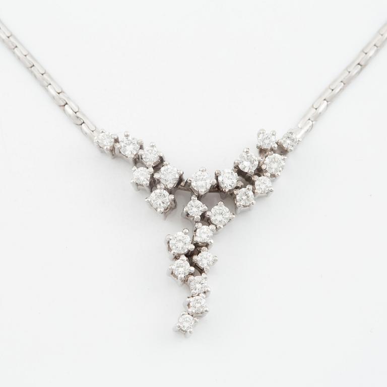 Necklace, 18K white gold with brilliant-cut diamonds.