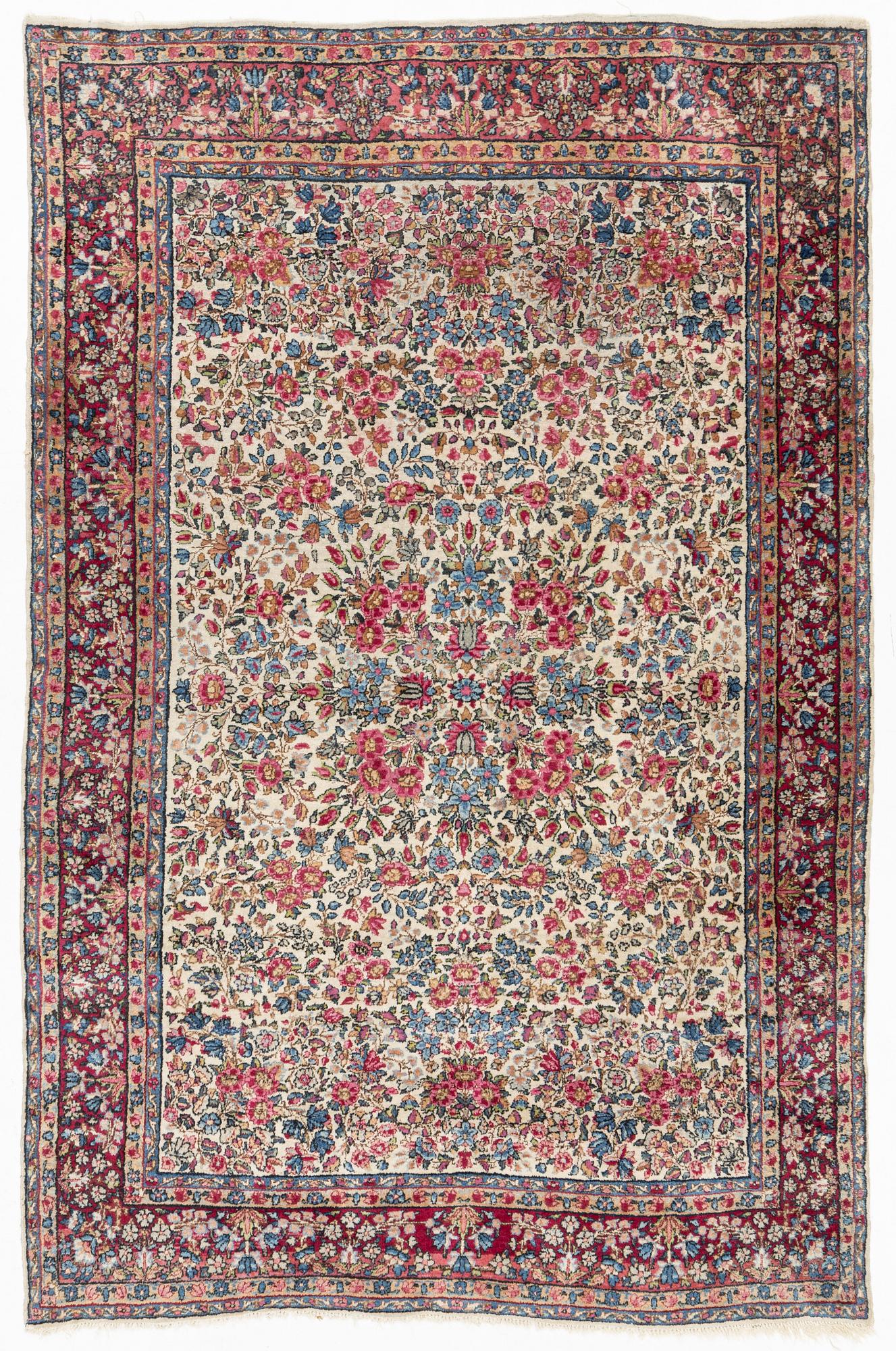 An Oriental carpet, c. 272 x 180 cm.