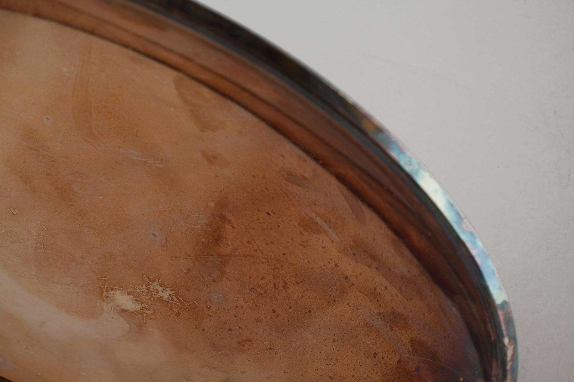 A silver platter from GAB, Stockholm, weight 1000 g.