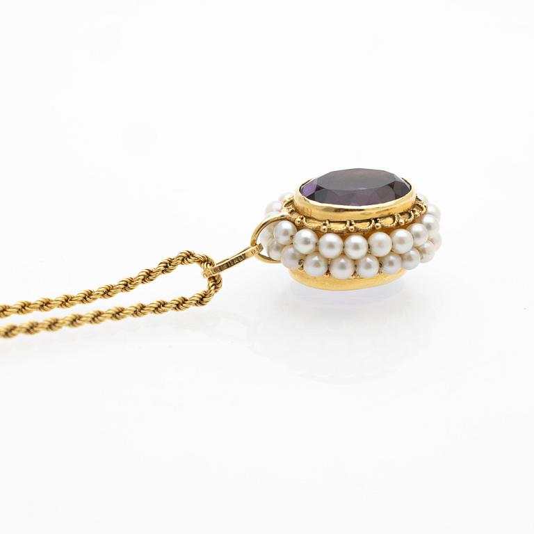 Collier, 18k, hänge med ametist och pärlor, Italien.