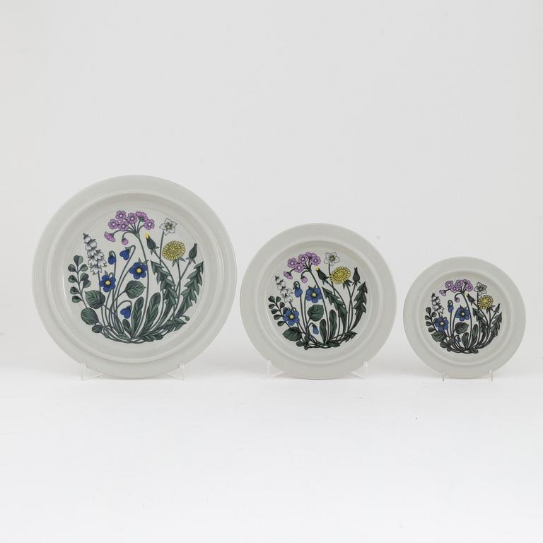 Esteri Tomula, a porcelaine dinner service, 'Flora', Arabia, Finland (56 pieces).