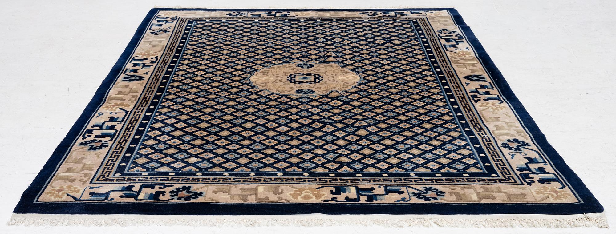 Carpet China, approx. 290 x 190 cm.