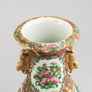 Five famille rose canton vases, Qing dynasty, late 19th century.