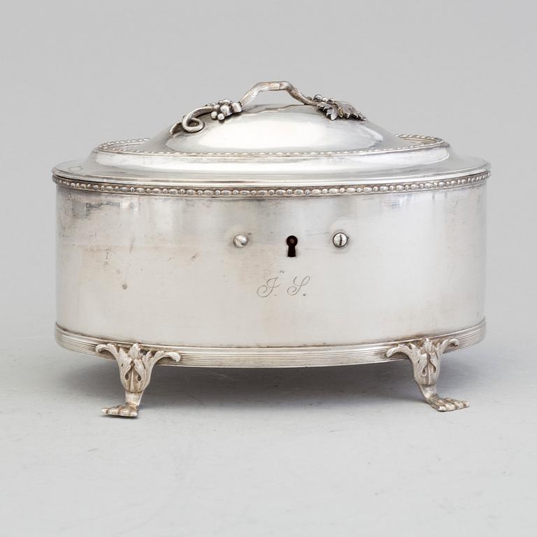 A silver sugar box by ADOLF ZETHELIUS, Stockholm 1814.