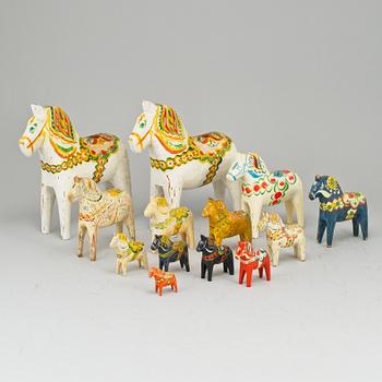 13 Dala horses.