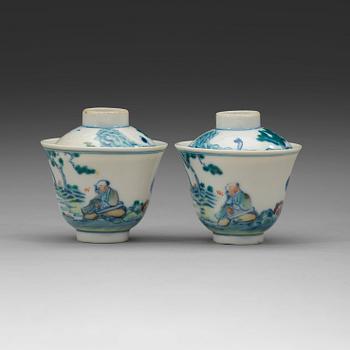 328. A pair of doucai cups with covers, late Qing dynasty (1644-1912).