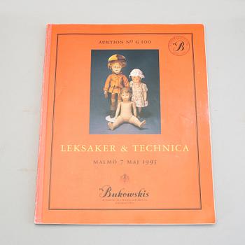A large lot of ca 200 toy auction catalogs.