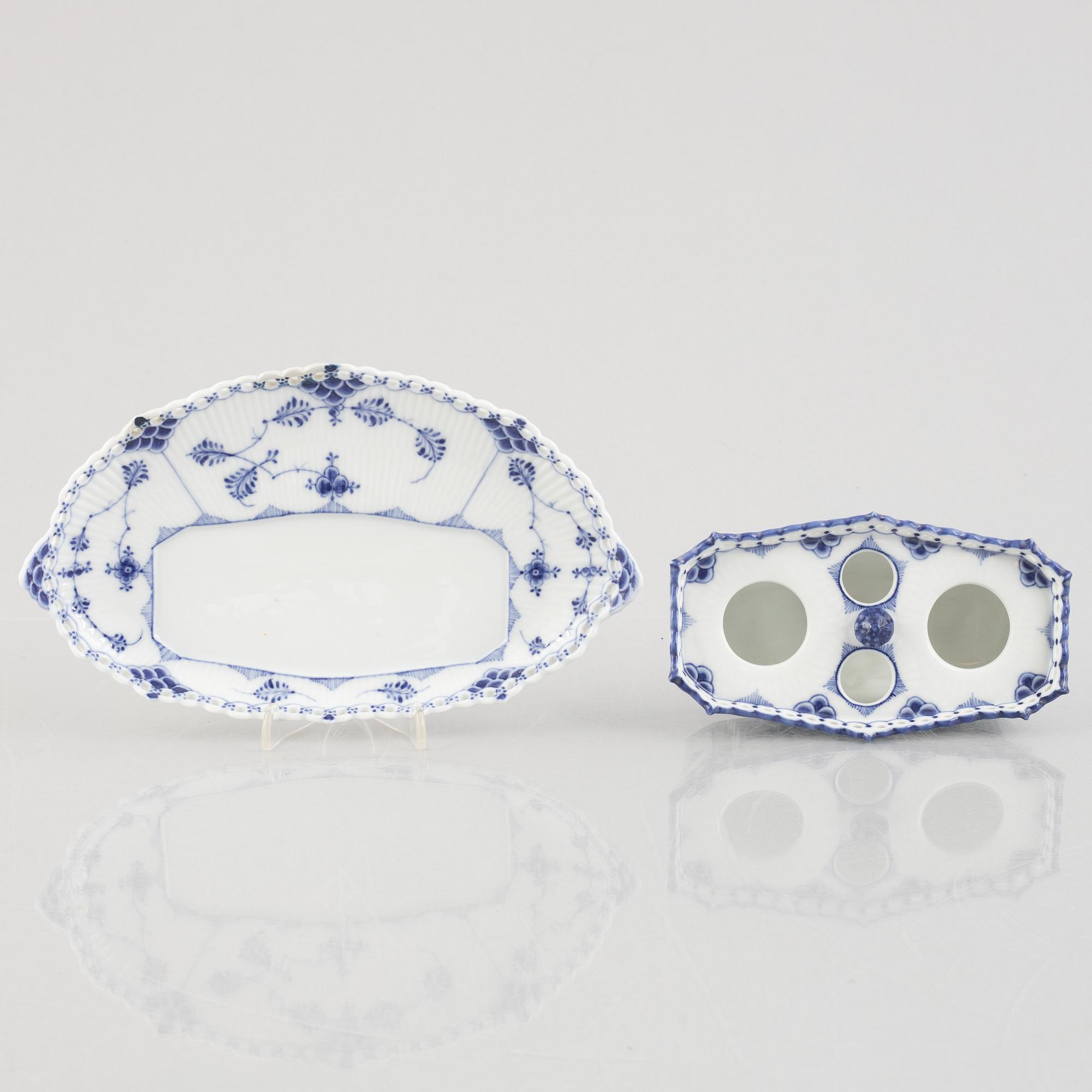 A 'Blue Fluted Full Lace' / 'Musselmalet' porcelain desk set with two inkwells, Royal Copenhagen, model 1063, 1893-1900.
