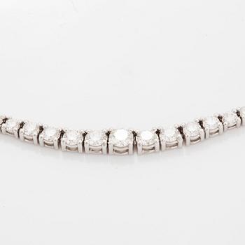 An 18K white gold necklace set with round brilliant-cut diamonds.