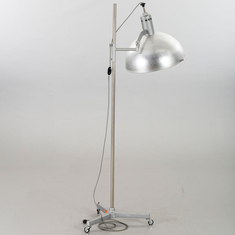 A FLOOR STUDIO LAMP FOBA.