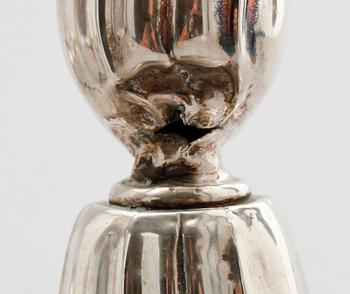 KANDELABRAR, 1 par, silver, rokokostil, 1900-tal.