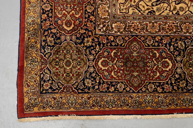 A carpet, semi-antique Tabriz, ca 398 x 290 cm.