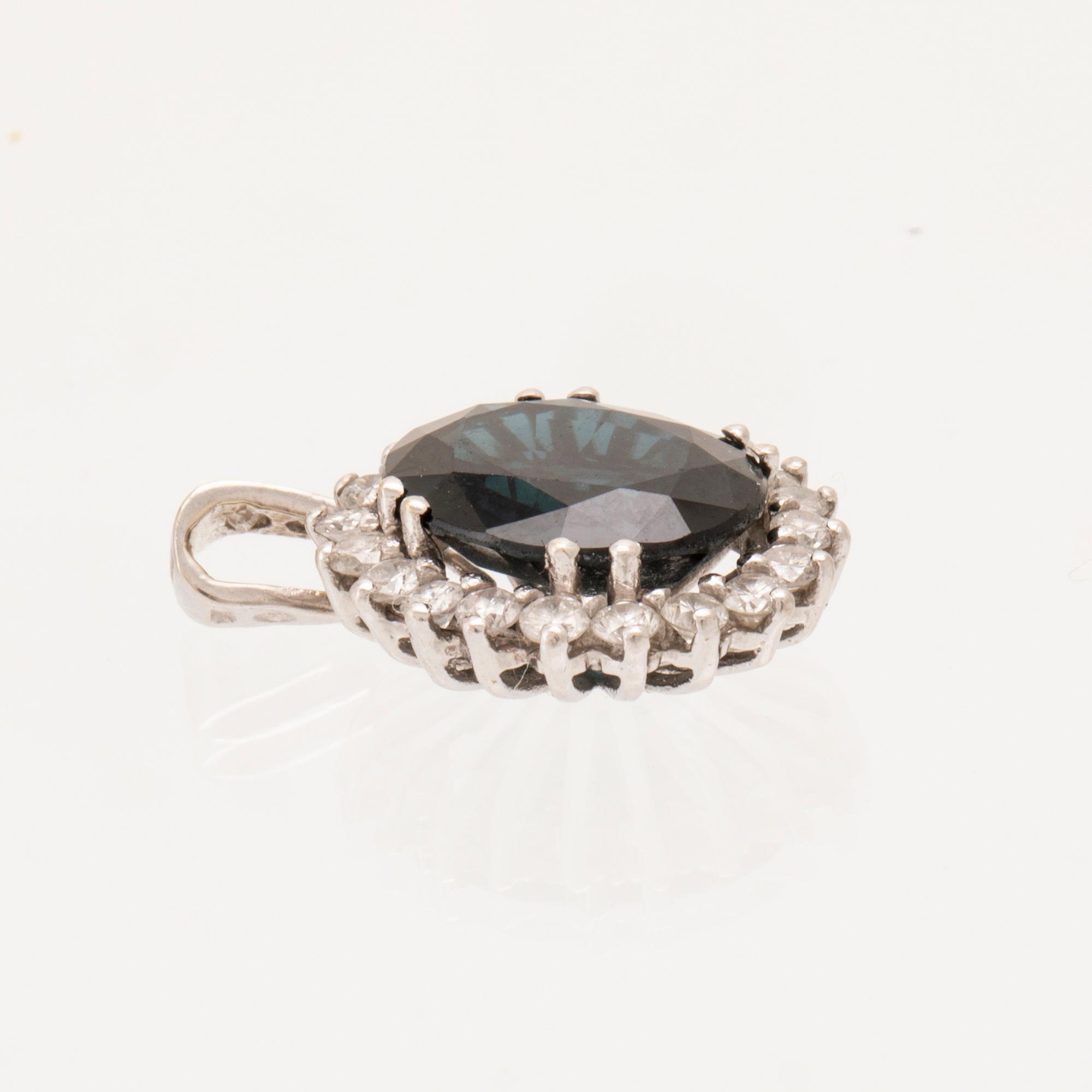 Pendant in 18K white gold with an oval faceted sapphire and round brilliant and single-cut diamonds.