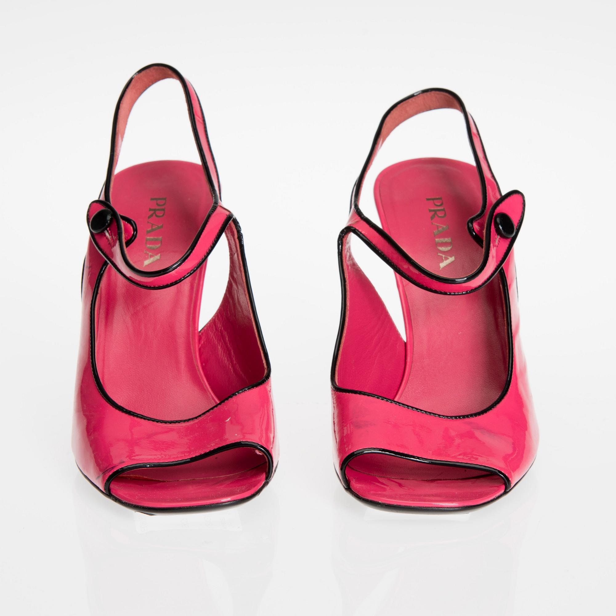 SKOR, Prada.