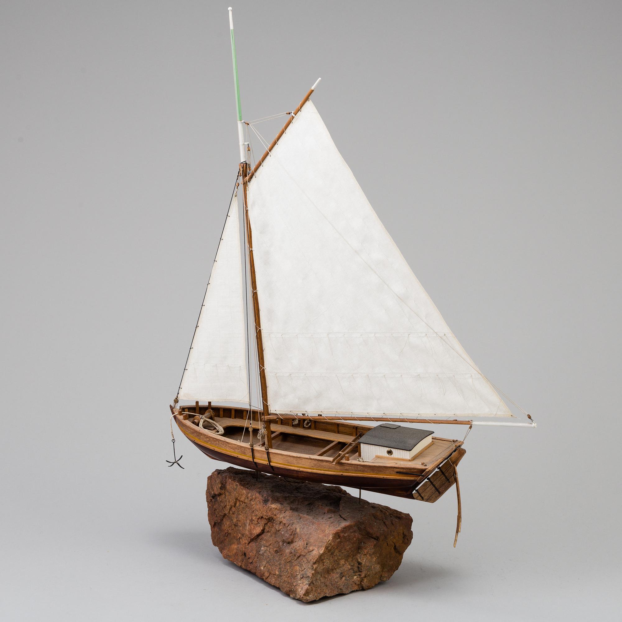 A mid 20th century shipsmodel.