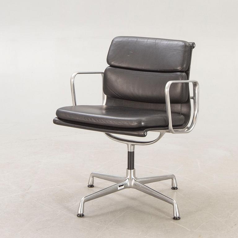 Charles & Ray Eames, Desk Chair, "EA 207 Soft Pad Chair", Vitra.