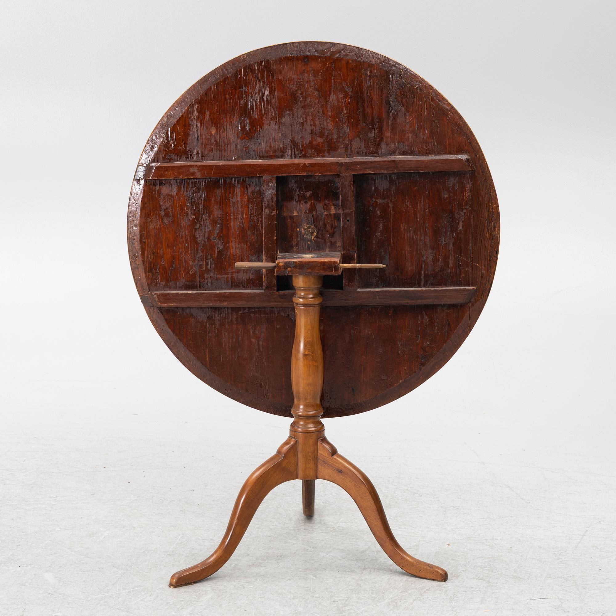 A folding table, Mälardalen, first half of the 19th century.