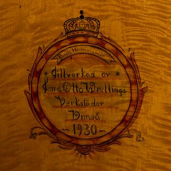 A 1930 cabinet manufactured by Hovleverantör Otto Wrellings Verkstäder Umeå.