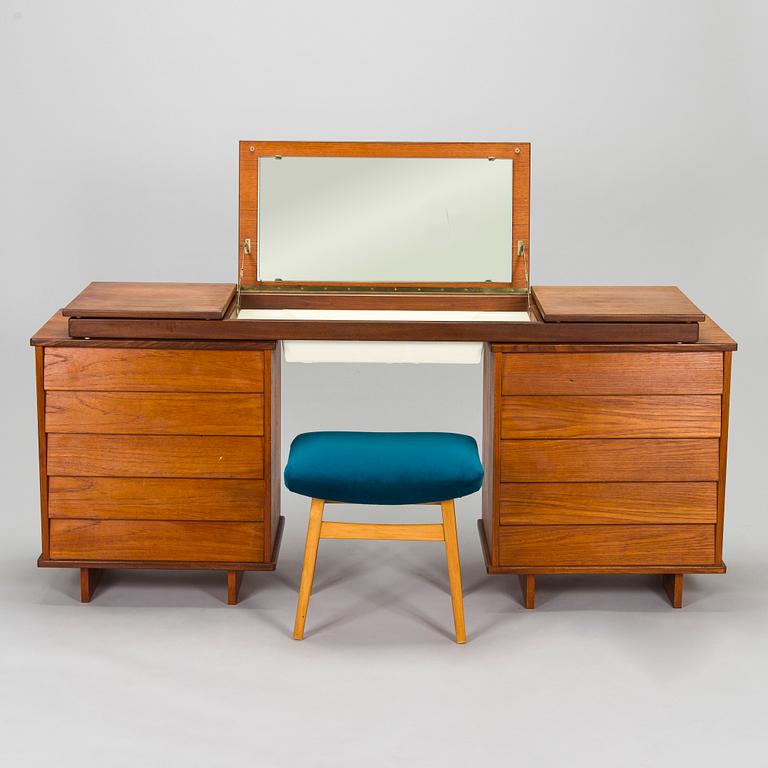 Ilmari Tapiovaara, a 1960's dressing table/sideboard, model 1503, for Asko.