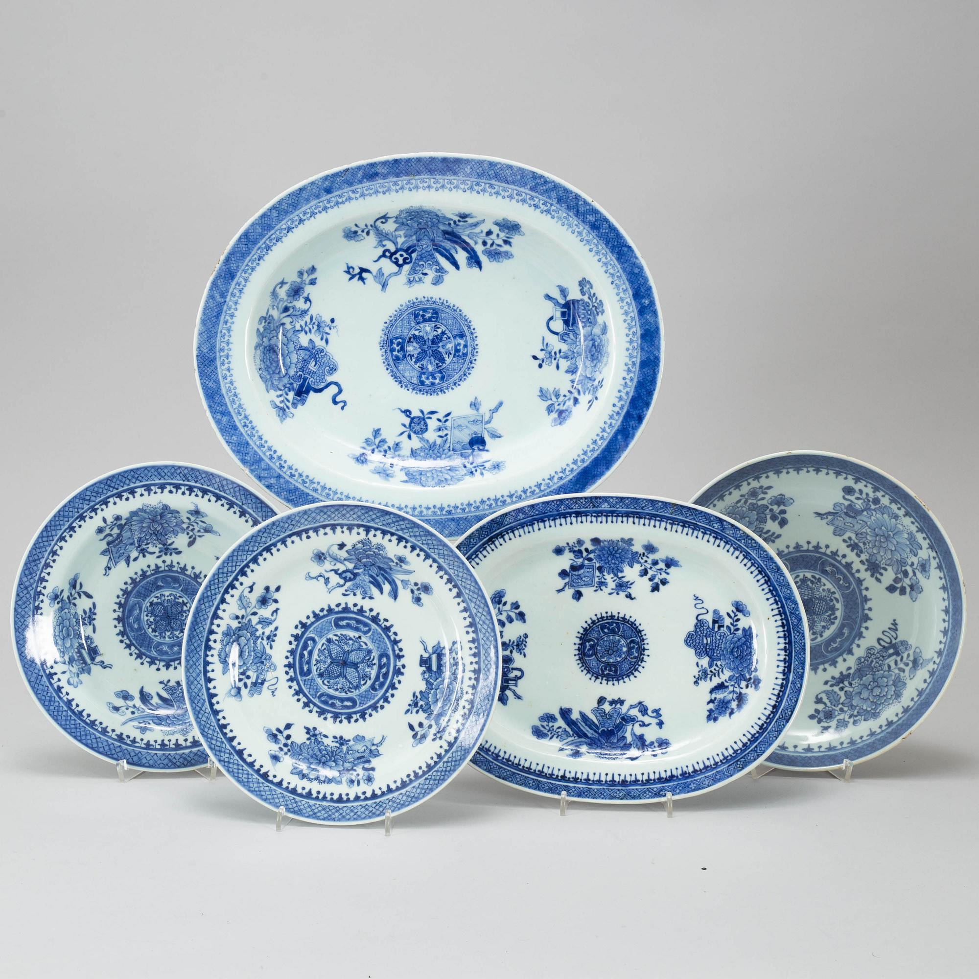 A blue and white "Fitz-Hugh part dinner service, Qing dynasty, Qianlong (1736-95). (23 pieces).