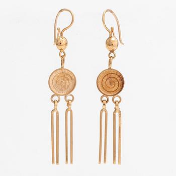 A pair of 14K gold earrings. Finland.