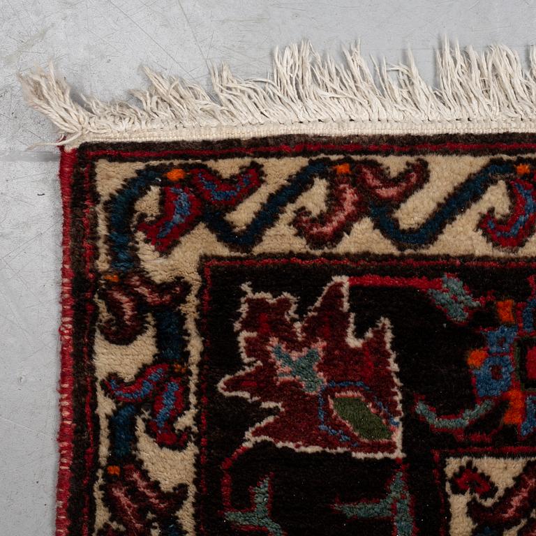 Matto, semi-antique/Old Bakthiari, ca 305 x 175 cm.