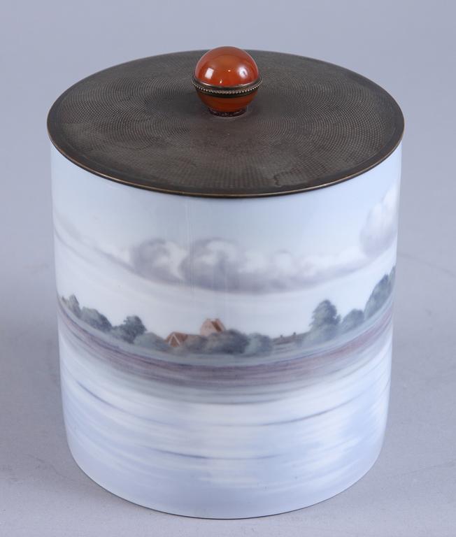 BURK, porslin, B & G samt LOCK, delvis silver, bär Österrikiska stämplar.