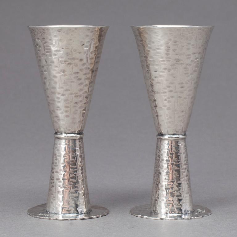 SNAPSGLAS, ett par, silver, en signerad KA, Tavastehus, 1972.