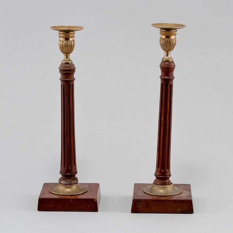 LJUSSTAKAR, ett par, sengustavianska, tidigt 1800-tal.