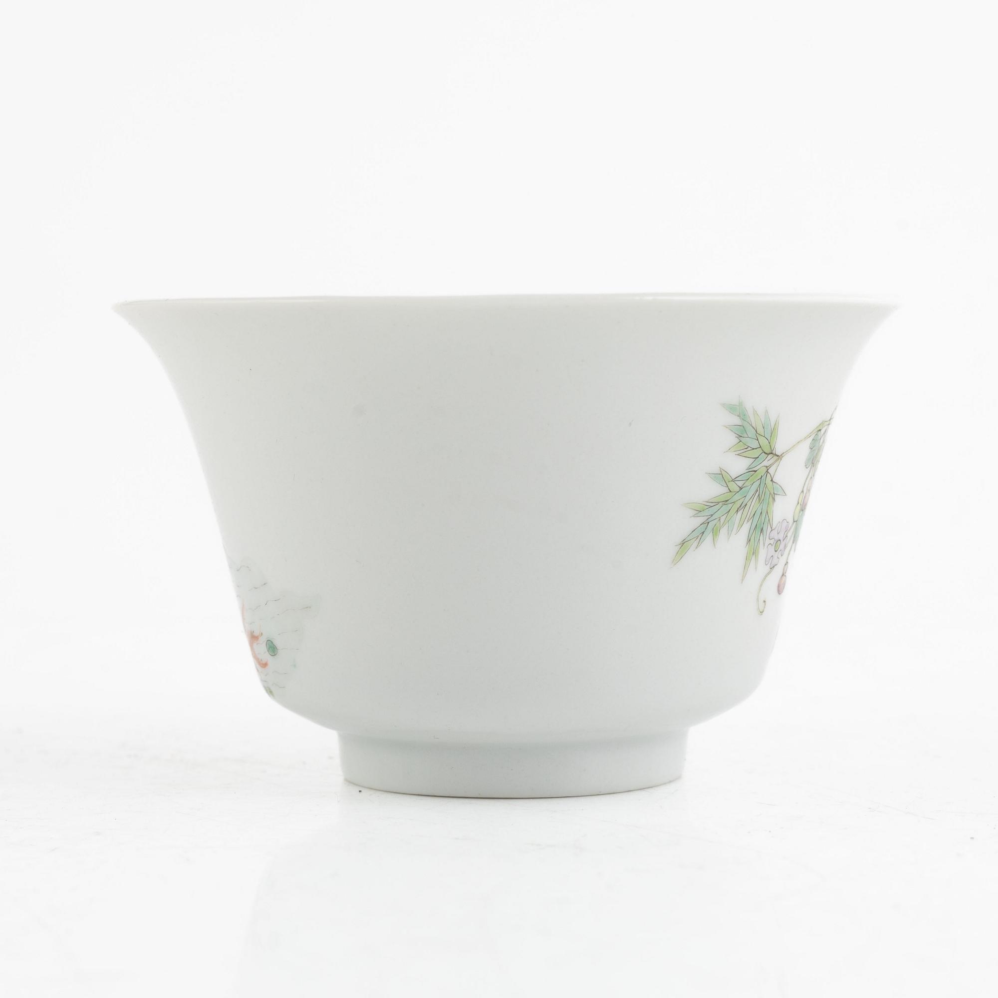 A porcelain bowl, China, 20th century.