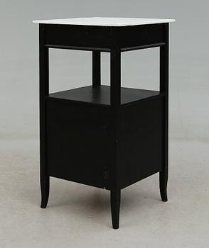 SÄNGBORD, 1900-talets första hälft.