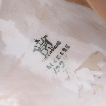 FIGURER, 2 st, porslin, Dahl Jensen, Danmark.