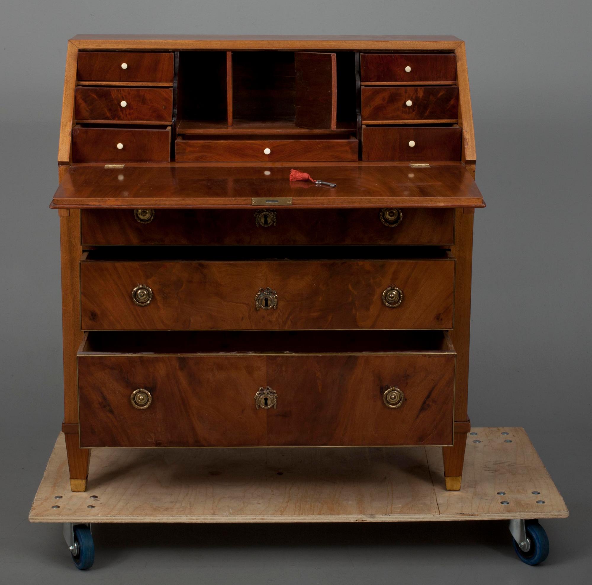 SEKRETÄR, gustaviansk stil, ca 1900.