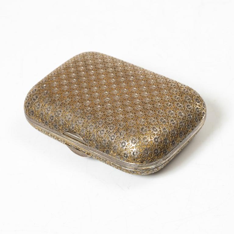 A Russian silver gilt coin purse, Sasikov, St Petersburg, late 19th century.