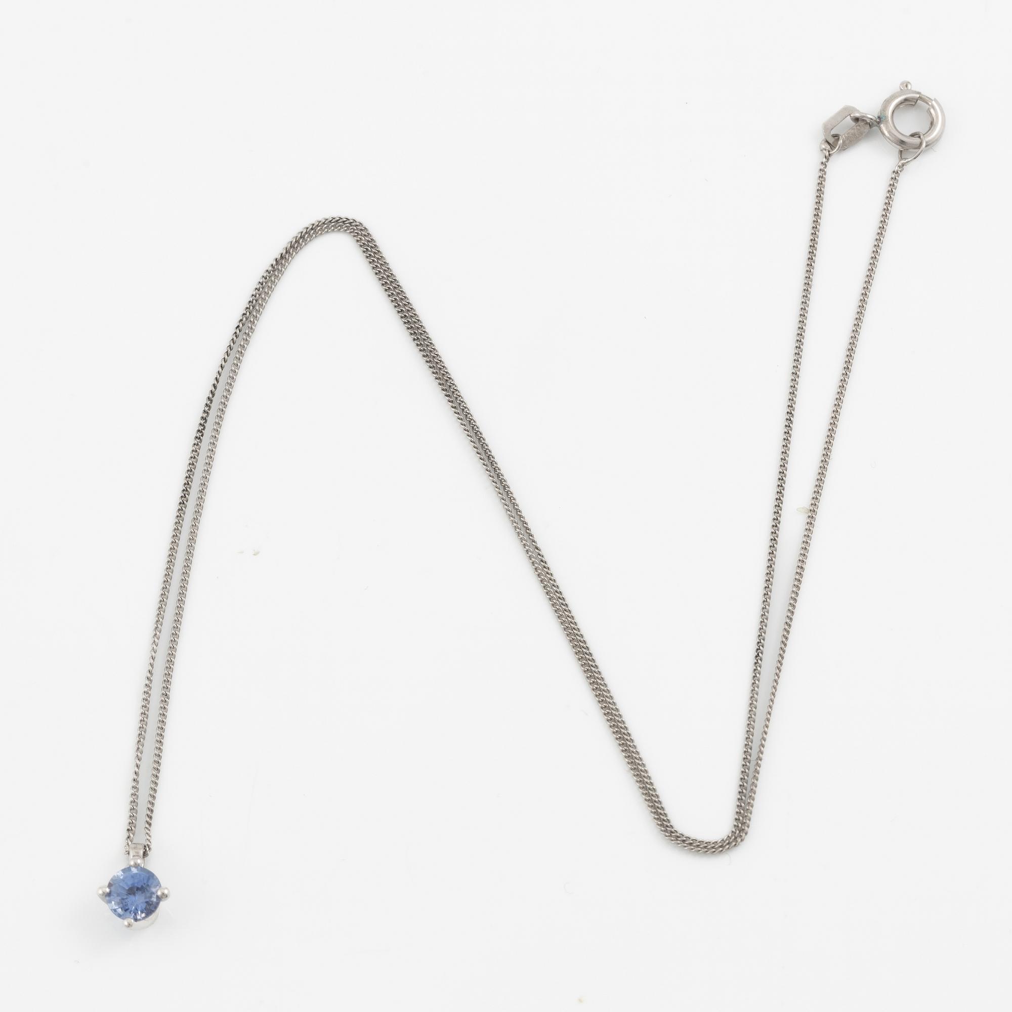 Necklace 14K white gold with sapphire.