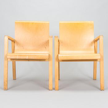 Alvar Aalto, A pair of 1970s armchairs model 403 for Artek.