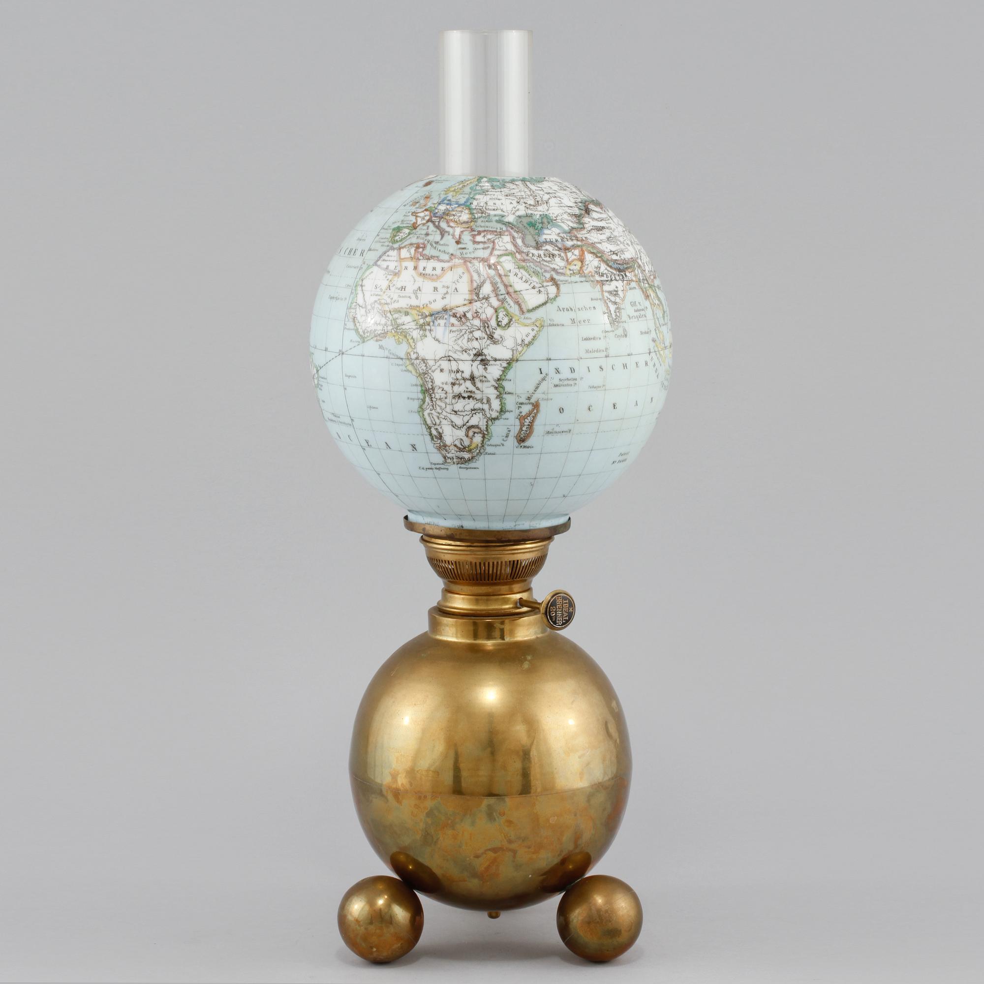 FOTOGENLAMPA, 3 delar, Centraleuropa, omkring sekelskiftet 1800/1900.