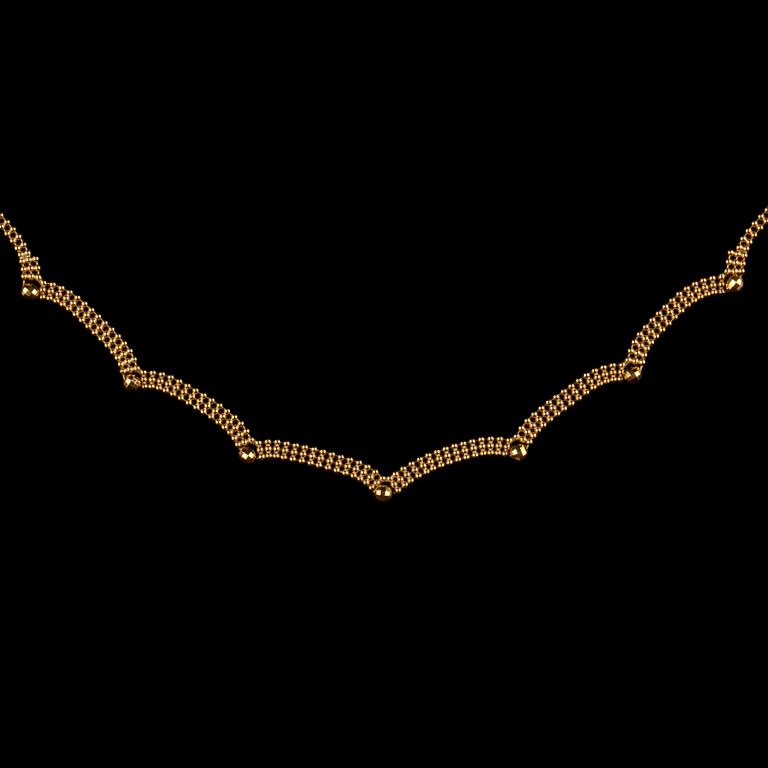 COLLIER, 18 k guld. Vikt ca 6 g.