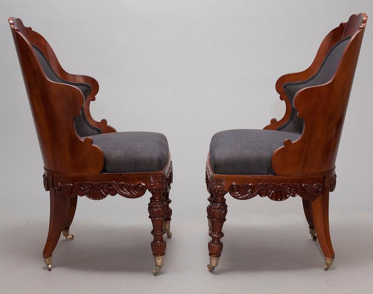 PAIR OF BATHTUB-ARMCHAIRS.