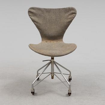 ARNE JACOBSEN, kontorsstol, "Sjuan", Fritz Hansen, 1963.