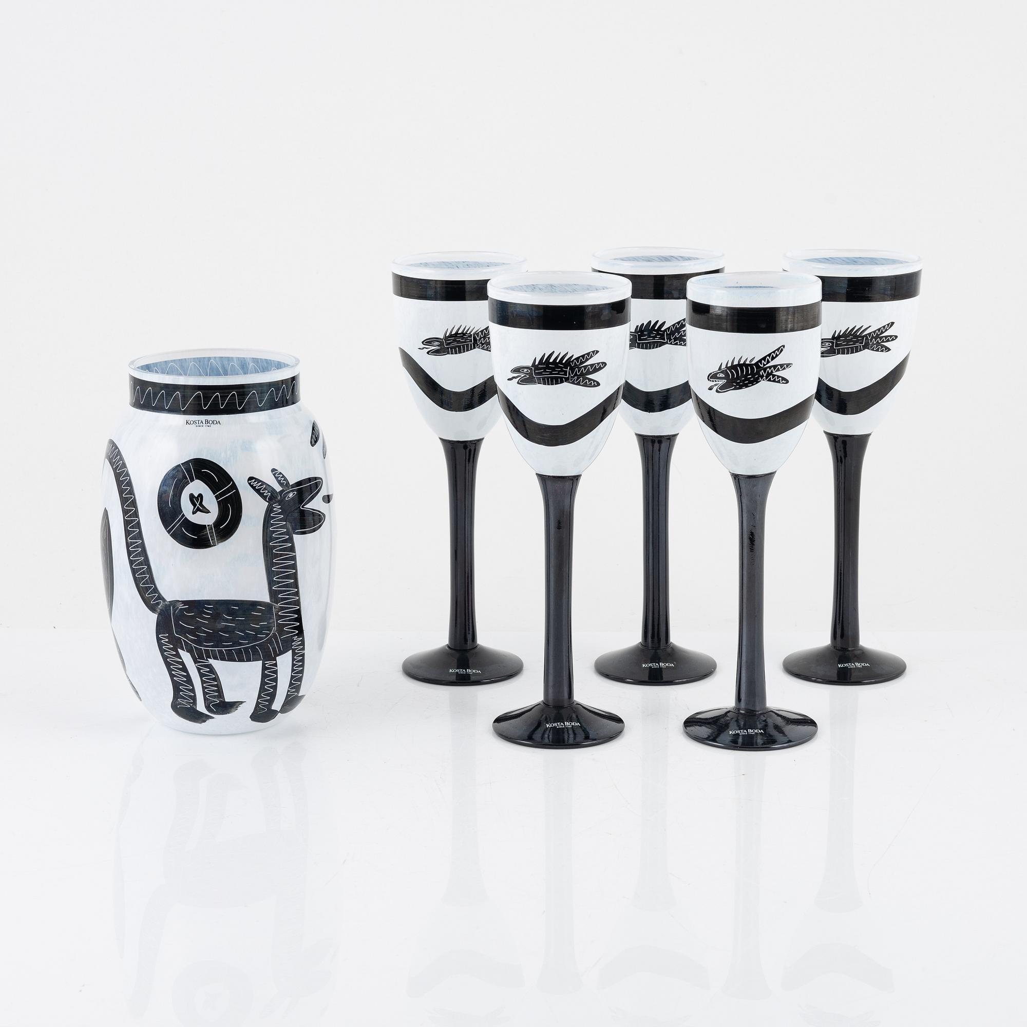 Ulrica Hydman-Vallien, pokalglas, 5 st, samt vas, glas, "Caramba", Kosta Boda.
